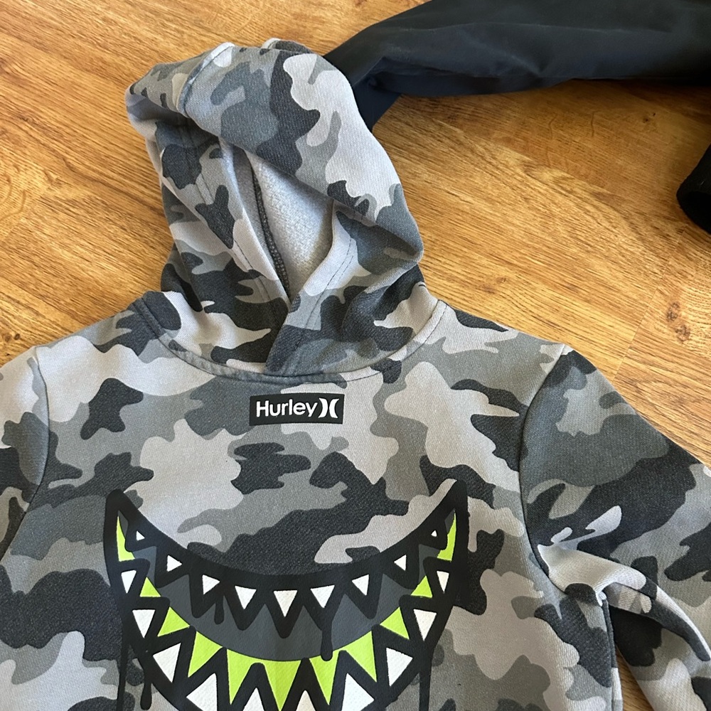 Boy’s Lot HURLEY & Volcom Size 8-10 Years - Picture 3 of 16